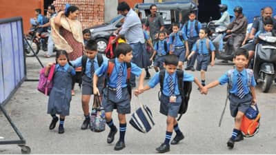 एका झटक्यात 600 शाळा बंद, सरकारने का घेतला इतका मोठा निर्णय?