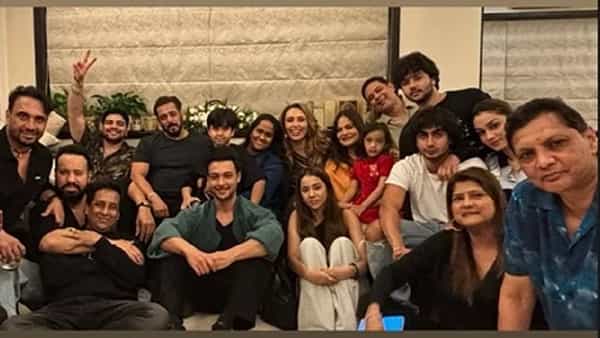 बॉलिवूड अभिनेता सलमान खान याचे नाव आतापर्यंत अनेक अभिनेत्रींसोबत जोडले गेले आहे. ऐश्वर्या राय हिच्यापासून ते कतरिना कैफपर्यंत अनेक अभिनेत्रींना सलमान खान याने डेट केले आहे.