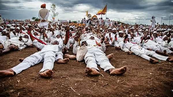 टाळ-मृदंगाचा गगनभेदी गजर... ज्ञानोबा माऊलीचा अखंड जयघोष... देहभान विसरून नाचणारे वारकरी... भाविकांची अलोट गर्दी... हा फोटो पाहिला की या ओळी आठवतात.