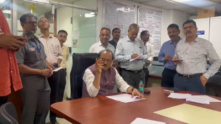 म्हणून सकाळी धरणाचं पाणी सोडण्याचा निर्णय घेतला; पुण्यातील पुरस्थितीची पाहणी केल्यानंतर अजित पवार यांचं विधान म्हणून सकाळी धरणाचं पाणी सोडण्याचा निर्णय घेतला; पुण्यातील पुरस्थितीची पाहणी केल्यानंतर अजित पवार यांचं विधान