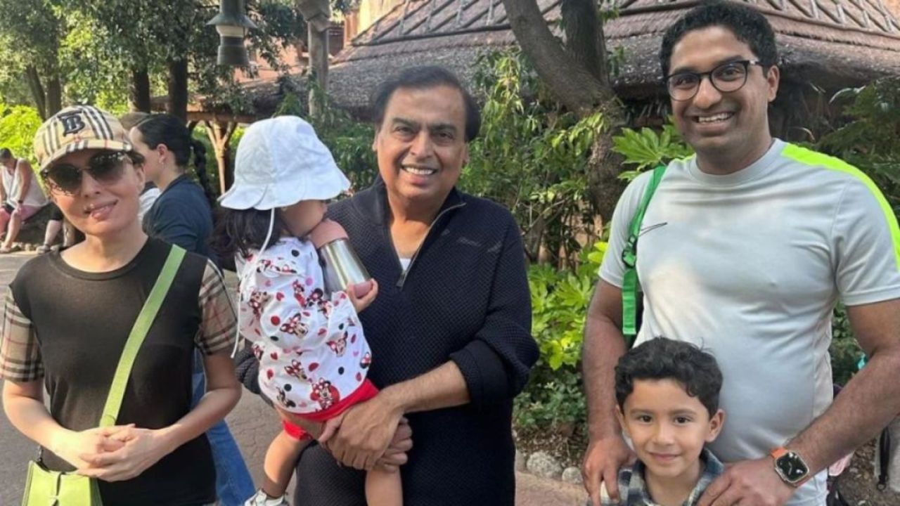 मुकेश अंबानींसोबत डिज्नीलँडमध्ये दिसणारी ती पाकिस्तानी महिला कोण? सोशल मीडियावर त्या फोटोची चर्चा मुकेश अंबानींसोबत डिज्नीलँडमध्ये दिसणारी ती पाकिस्तानी महिला कोण? सोशल मीडियावर त्या फोटोची चर्चा