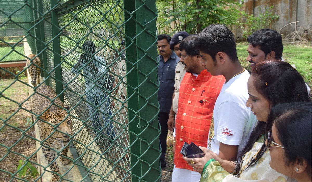 ते म्हणाले की, मी पँथर चळवळीतून पुढे आलो आहे त्यामुळे मला पँथर बद्दल प्रेम आहे. पँथर स्वतः होऊन कुणावर हल्ला करीत नाही. पण कोणी हल्ला केला तर सोडत नाही. थेट नरडीचा घोट घेतो.