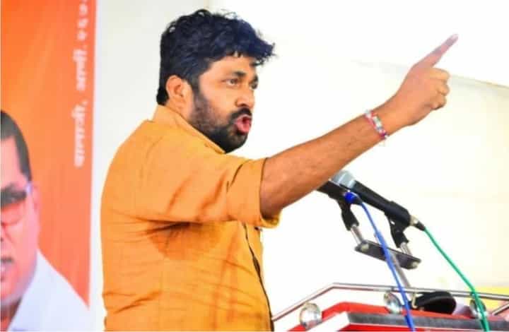 'लाडकी बहीण' योजनेसाठी पैसे नसतील तर राज्यपालांचा बंगला विका अन्..., बच्चू कडूंचा खोचक टोला 'लाडकी बहीण' योजनेसाठी पैसे नसतील तर राज्यपालांचा बंगला विका अन्..., बच्चू कडूंचा खोचक टोला
