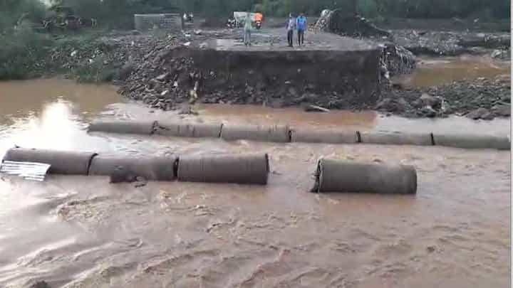 तुफान पावसामुळे पूलच गेला वाहून, बीड-अहमदनगरसह 25 गावांचा संपर्क तुटला; व्हिडीओ पाहून तुम्हीही... तुफान पावसामुळे पूलच गेला वाहून, बीड-अहमदनगरसह 25 गावांचा संपर्क तुटला; व्हिडीओ पाहून तुम्हीही...