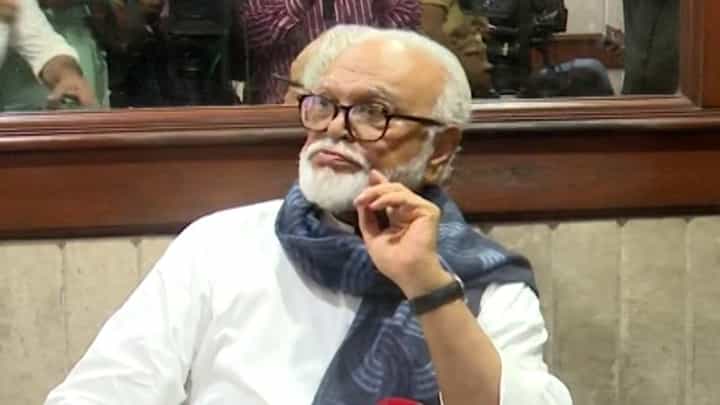 सिल्व्हर ओकवरील भेटीत काय झालं? भुजबळ स्पष्ट म्हणाले, शरद पवारांनी मला बोलवलं अन्... सिल्व्हर ओकवरील भेटीत काय झालं? भुजबळ स्पष्ट म्हणाले, शरद पवारांनी मला बोलवलं अन्...