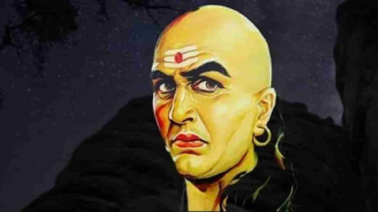 Chanakya Niti : कठीण समयी आचार्य चाणक्य यांचे 5 संदेश येतील कामी, संकटातून लवकर होईल मुक्ती