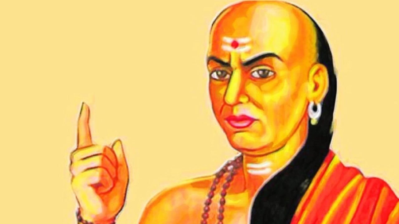 Chanakya Niti : महिलांनी या सहा गोष्टी कोणासोबत शेअर करु नये...चाणक्य नीतीनुसार सीक्रेट काय ठेवावे?