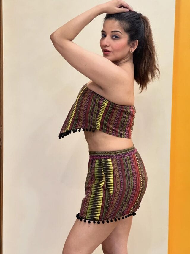 41 व्या वर्षी देखील इतकी हॉट दिसतेय, मोनालिसाचा हॉट लुक चर्चेत