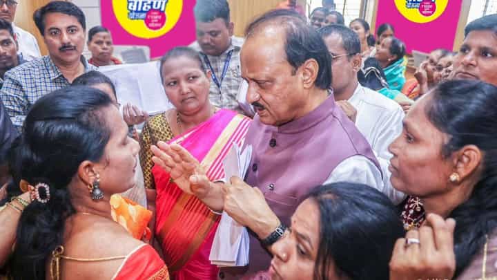 Ladki Bahin Yojana : महिलांनो…‘लाडकी बहीण’चा अर्ज करायला उशीर होतोय काळजी करू नका, अजितदादांनी केली मोठी घोषणा Ladki Bahin Yojana : महिलांनो…‘लाडकी बहीण’चा अर्ज करायला उशीर होतोय काळजी करू नका, अजितदादांनी केली मोठी घोषणा