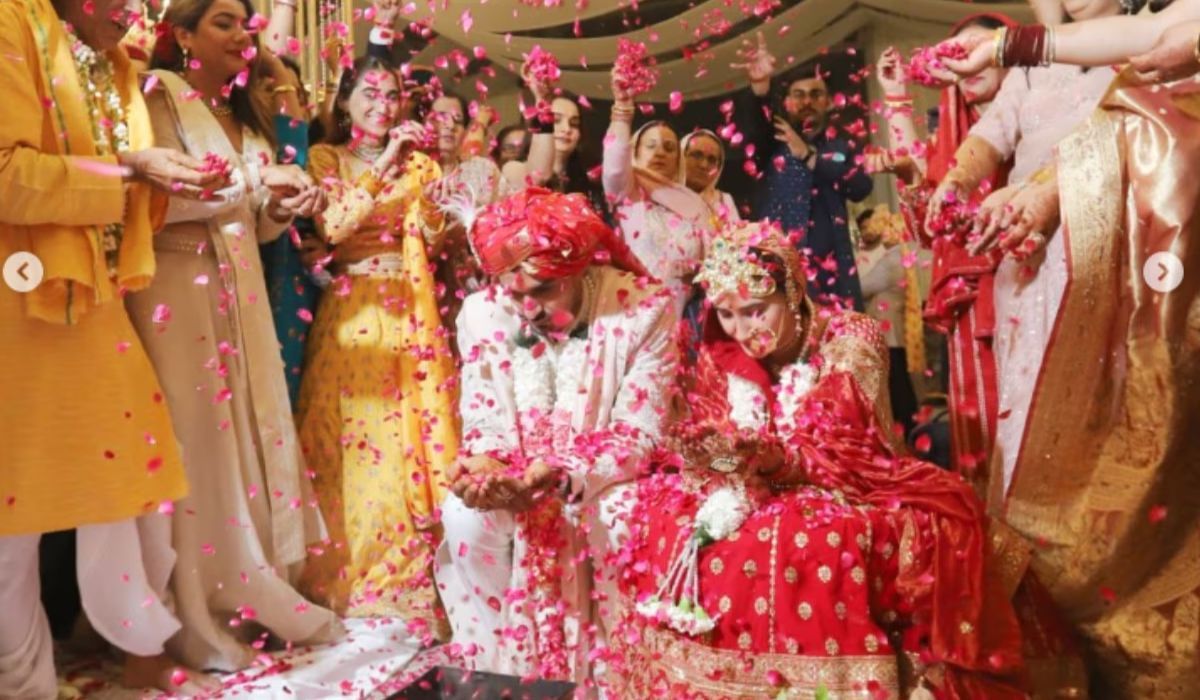 श्रीलंका दौऱ्यासाठी टीम इंडियाची घोषणा, तिकडे खेळाडू प्रेयसीसोबत विवाह बंधनात श्रीलंका दौऱ्यासाठी टीम इंडियाची घोषणा, तिकडे खेळाडू प्रेयसीसोबत विवाह बंधनात