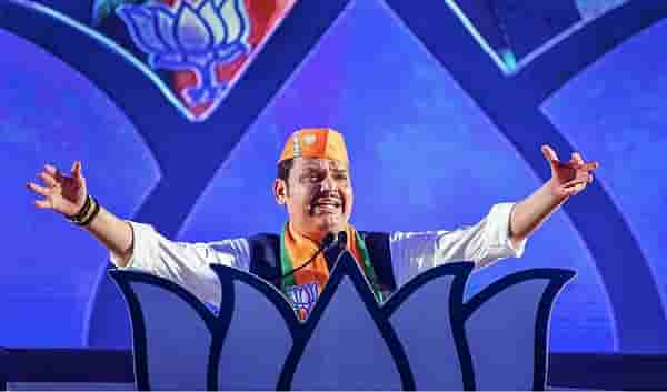 ‘लाडकी बहीण योजना खोटी म्हणतात आणि मतदार संघात स्वत:चे..,’काय म्हणाले फडणवीस