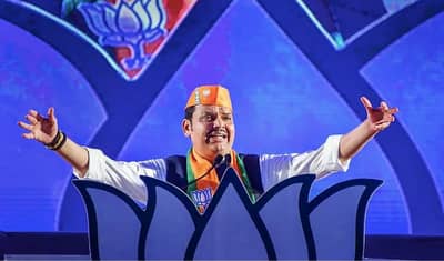 ‘लाडकी बहीण योजना खोटी म्हणतात आणि मतदार संघात स्वत:चे..,’काय म्हणाले फडणवीस