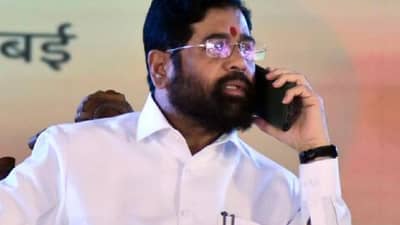 MLC Election 2024 : दोन दिवस भेटीगाठी, चर्चा, मार्गदर्शन, तरीही शेवटच्या क्षणी मुख्यमंत्र्यांचा आमदारांना फोन?, काय झाली चर्चा? निवडणुकीत खेलो होबे?