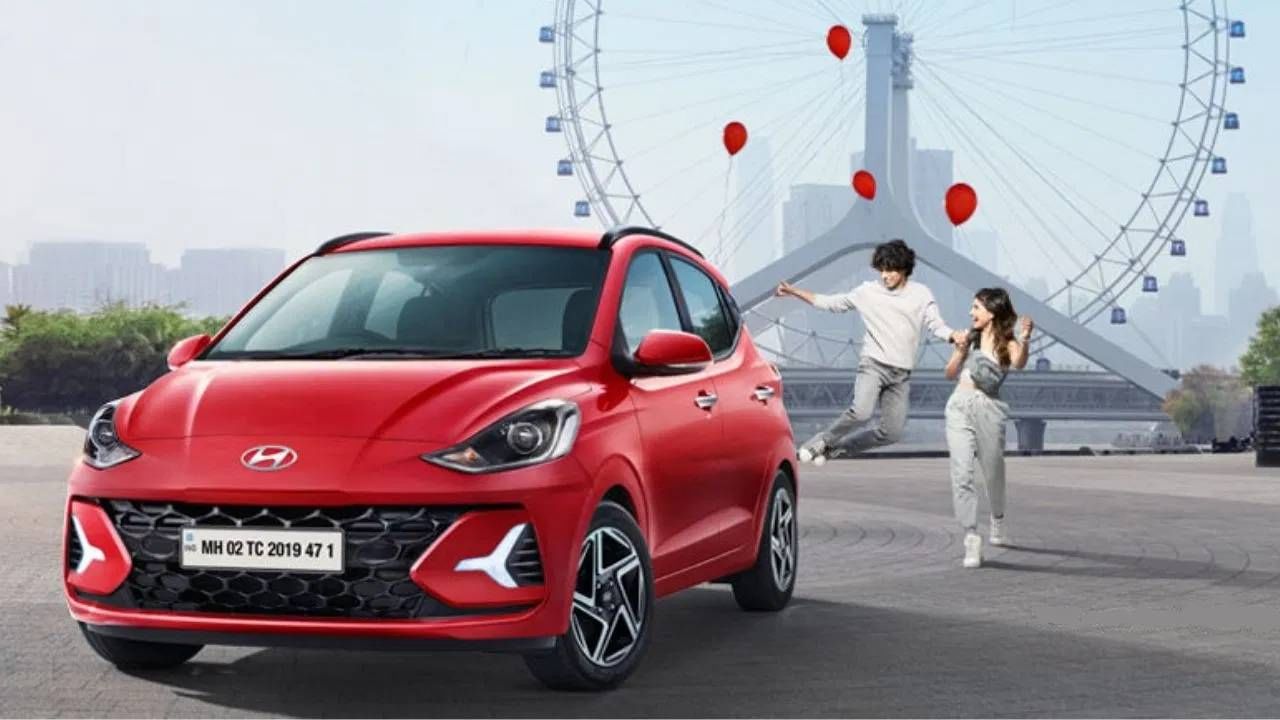 Hyundai Grand i10 Nios : हुंडईची हॅचबॅक कार 48,000 रुपये स्वस्तात मिळेल. I20 खरेदीवर तुम्ही 45,000 रुपये वाचवू शकता. त्याशिवाय हुंडई वरना खरेदीवर 35,000 रुपये डिस्काऊंट मिळतोय. स्टॉक आणि लोकेशनच्या आधारावर डिस्काऊंट ऑफर्समध्ये फरक असू शकतो. (Hyundai)