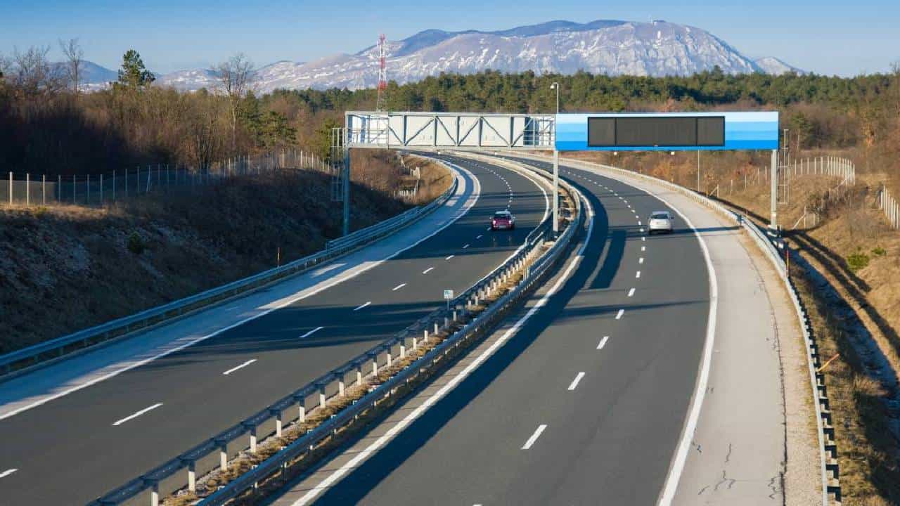 Mumbai Goa Highway : मुंबई-गोवा महामार्गावरून आजपासून 'या' वेळात प्रवास करता येणार नाही, कारण नेमकं काय? Mumbai Goa Highway : मुंबई-गोवा महामार्गावरून आजपासून 'या' वेळात प्रवास करता येणार नाही, कारण नेमकं काय?