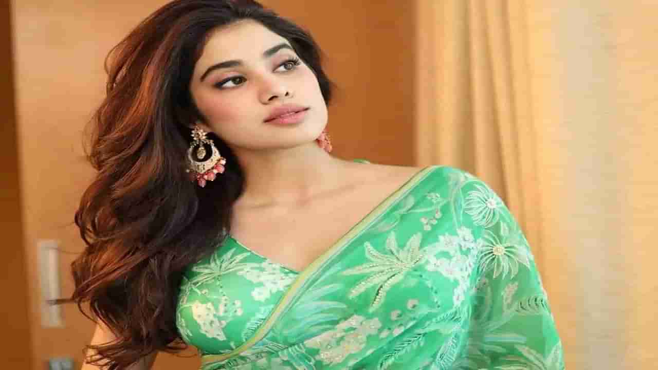 Janhvi Kapoor: सोशल मीडियावर प्रशंसा मिळवण्यासाठी जान्हवी देते पैसे? मोठं सत्य समोर