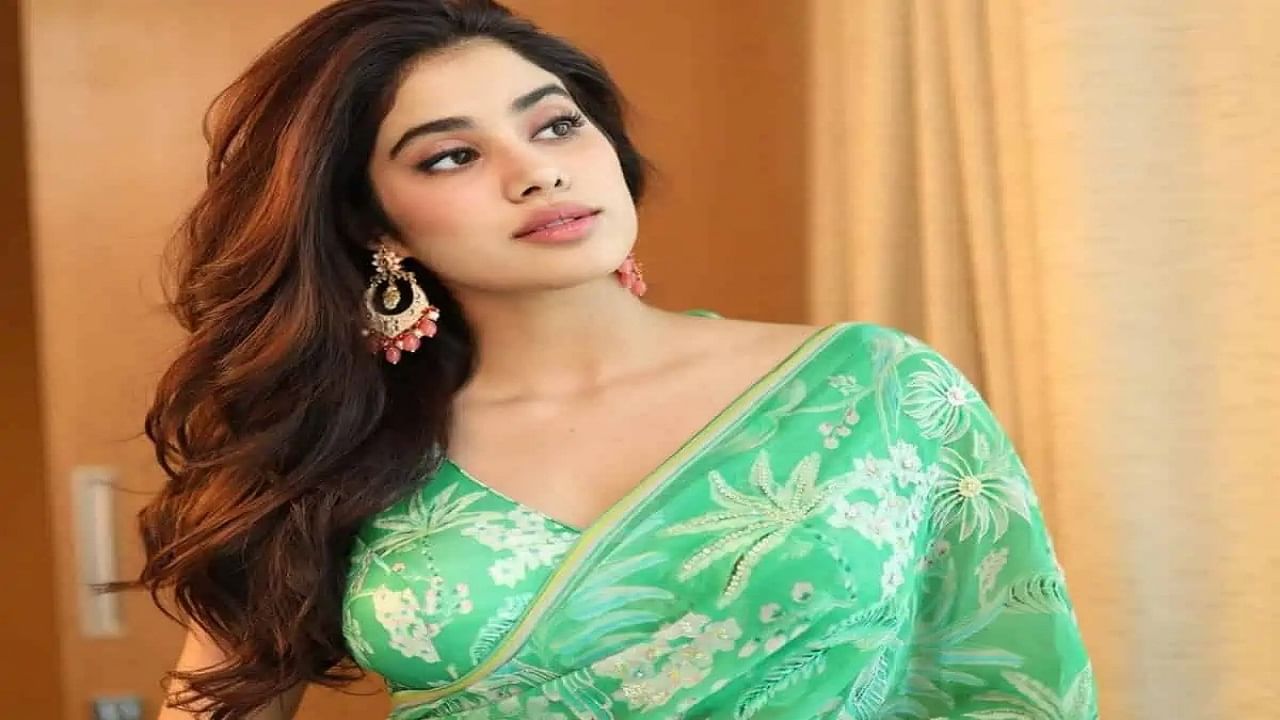 Janhvi Kapoor: सोशल मीडियावर प्रशंसा मिळवण्यासाठी जान्हवी देते पैसे? मोठं सत्य समोर