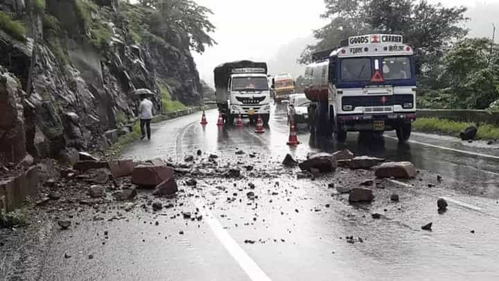 मुंबई-नाशिकला जोडणारा कसारा घाट बनतोय मृत्यूचा सापळा? चालकांकडून काय होतेय मागणी? मुंबई-नाशिकला जोडणारा कसारा घाट बनतोय मृत्यूचा सापळा? चालकांकडून काय होतेय मागणी?
