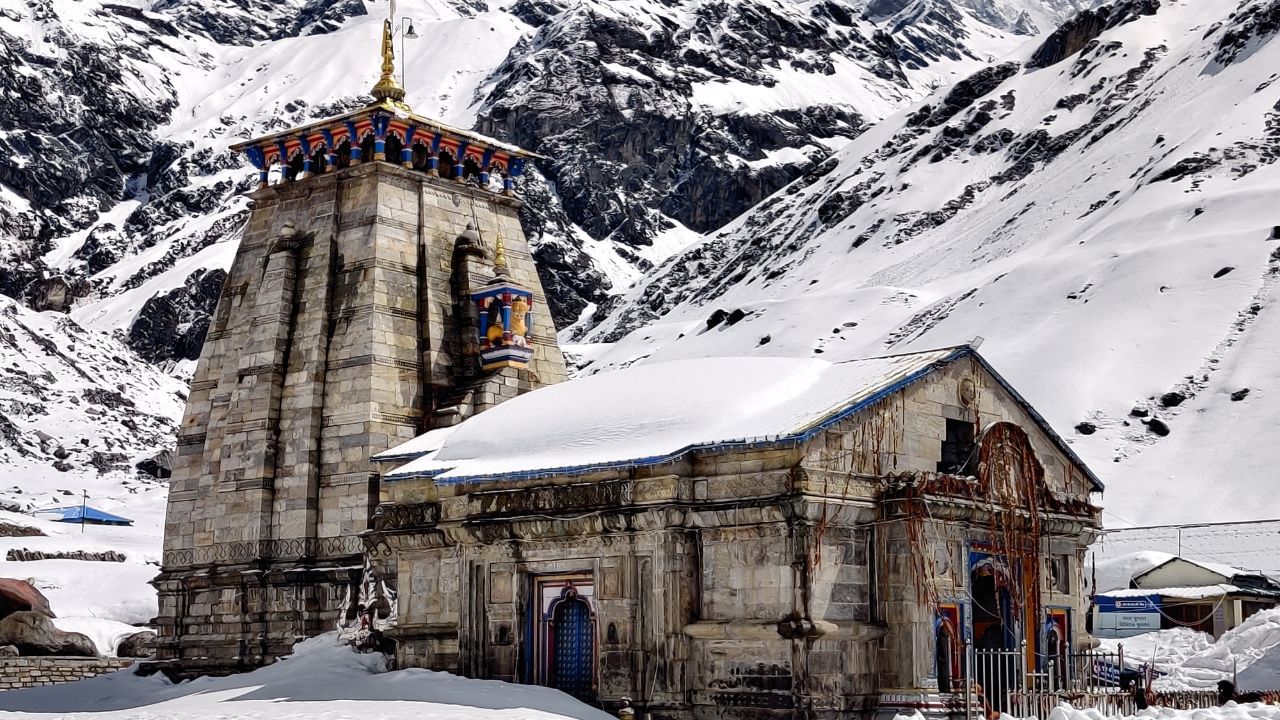 केदारनाथच्या दर्शनासाठी गेलेल्या महाराष्ट्रातील दोन भाविकांवर काळाचा घाला,अति पावसाने डोंगर खचला