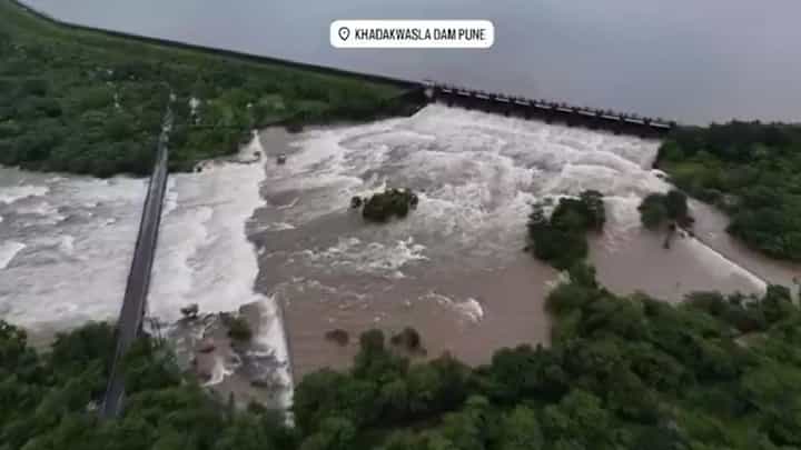पुणेकरांनो सावध राहा... पुणे परत पाण्याखाली? खडकवासला धरणातून पुन्हा एकदा पाणी सोडणार पुणेकरांनो सावध राहा... पुणे परत पाण्याखाली? खडकवासला धरणातून पुन्हा एकदा पाणी सोडणार