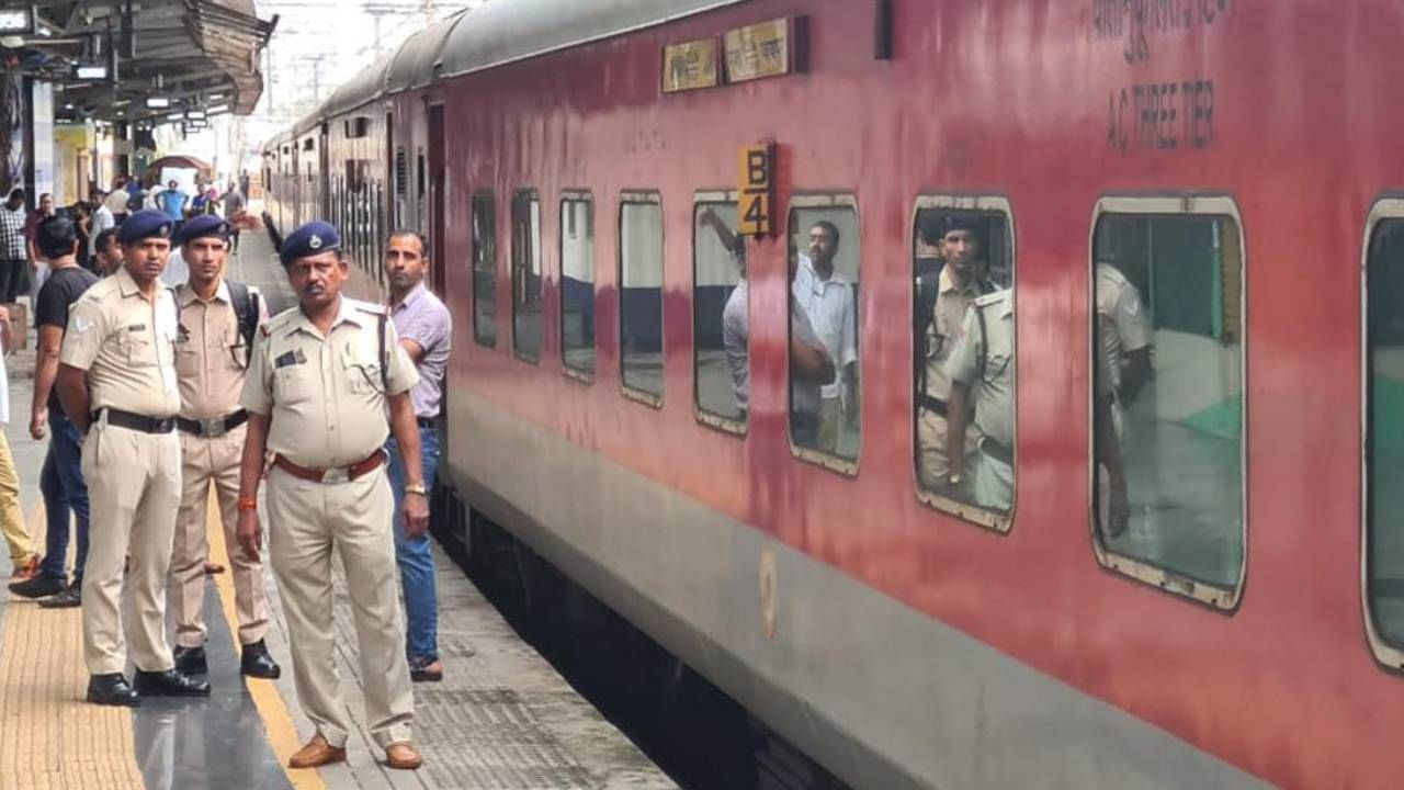 ट्रेनमध्ये 2 मोठ्या बॅगांसह बसलेला संशियत, RPF च्या जवानाने विचारलं आत काय? उघडल्यावर सगळेच गेले हादरून