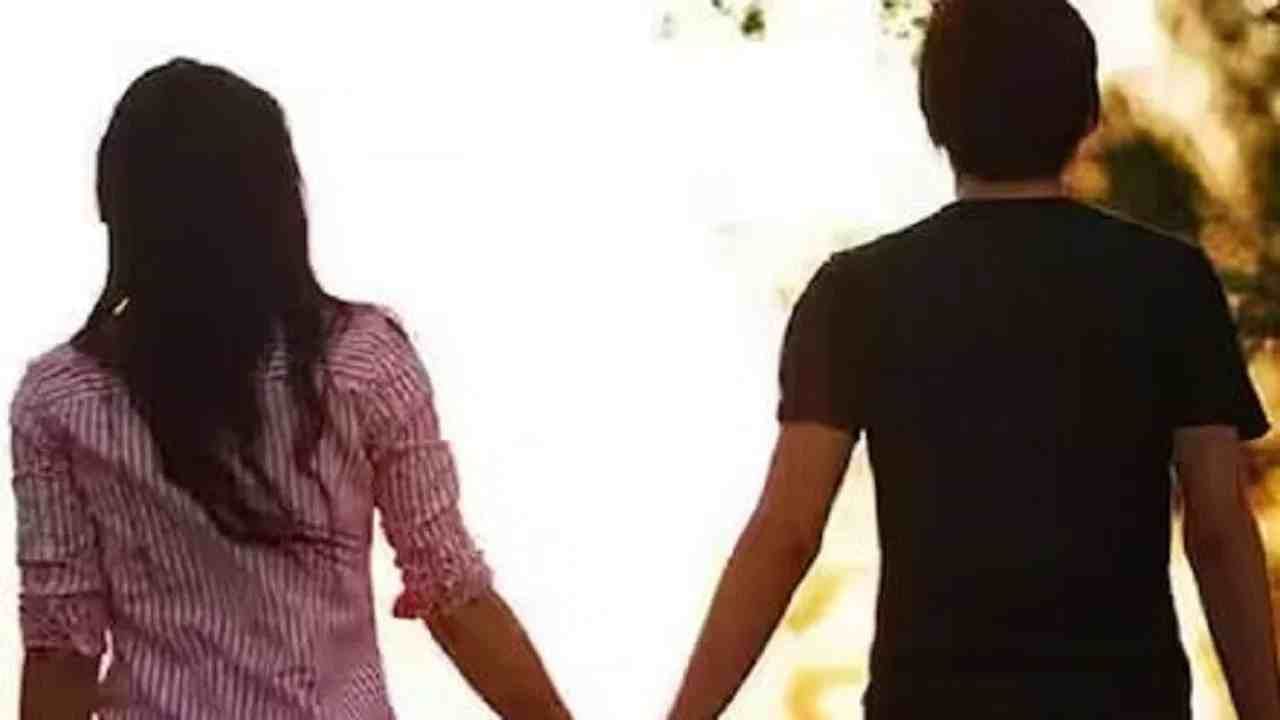 Extramarital Affair : पुतण्याच्या प्रेमात पडली विधवा काकी, लव स्टोरीमध्ये असा टि्वस्ट आला की, दोघांनी एकत्र.... Extramarital Affair : पुतण्याच्या प्रेमात पडली विधवा काकी, लव स्टोरीमध्ये असा टि्वस्ट आला की, दोघांनी एकत्र....