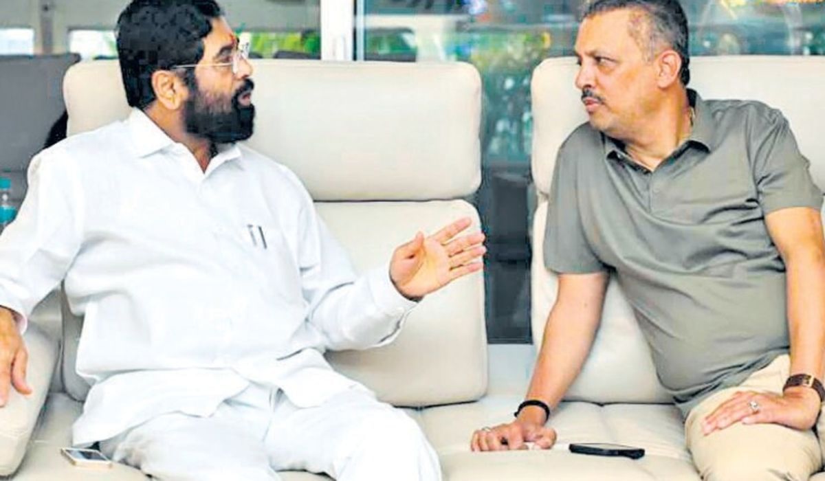 विधानपरिषद निवडणुकीसाठी ठाकरेंच्या शिवसेनेचे उमेदवार मिलिंद नार्वेकरांची जोरदार फिल्डिंग विधानपरिषद निवडणुकीसाठी ठाकरेंच्या शिवसेनेचे उमेदवार मिलिंद नार्वेकरांची जोरदार फिल्डिंग