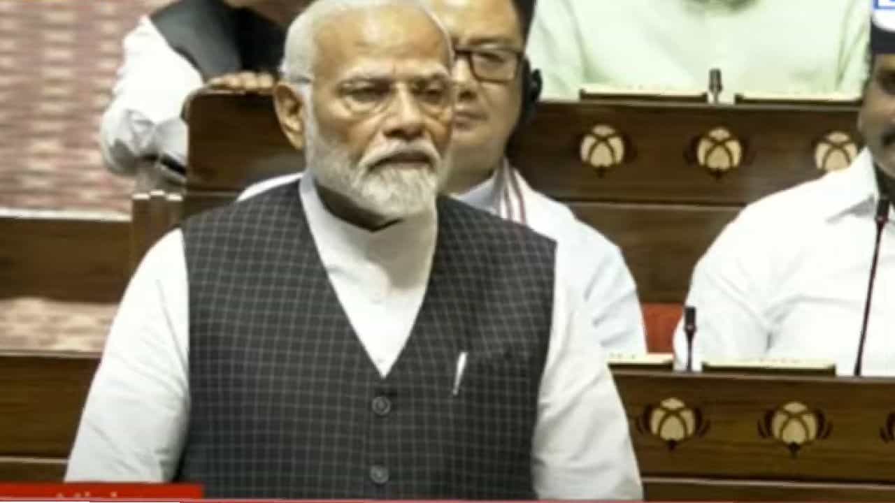 Narendra Modi : काँग्रेसला रिमोट सरकार चालवण्याची सवय, पंतप्रधान मोदींची टीका