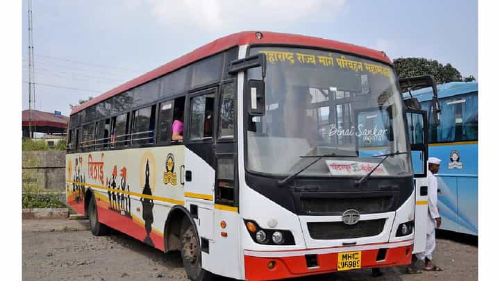 MSRTC : आषाढी यात्रेसाठी जाणाऱ्या 'लालपरी'च्या प्रवाशांसाठी आनंदाची बातमी, 'या' आगाराकडून जादा बसेस MSRTC : आषाढी यात्रेसाठी जाणाऱ्या 'लालपरी'च्या प्रवाशांसाठी आनंदाची बातमी, 'या' आगाराकडून जादा बसेस