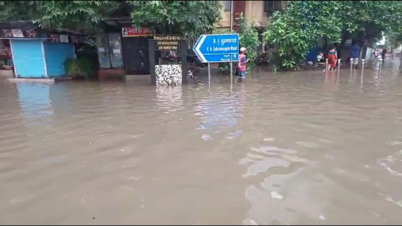 सध्या मुंबईसह उपनगरात पावसाने पुन्हा एकदा जोर धरल्याचे दिसत आहे.