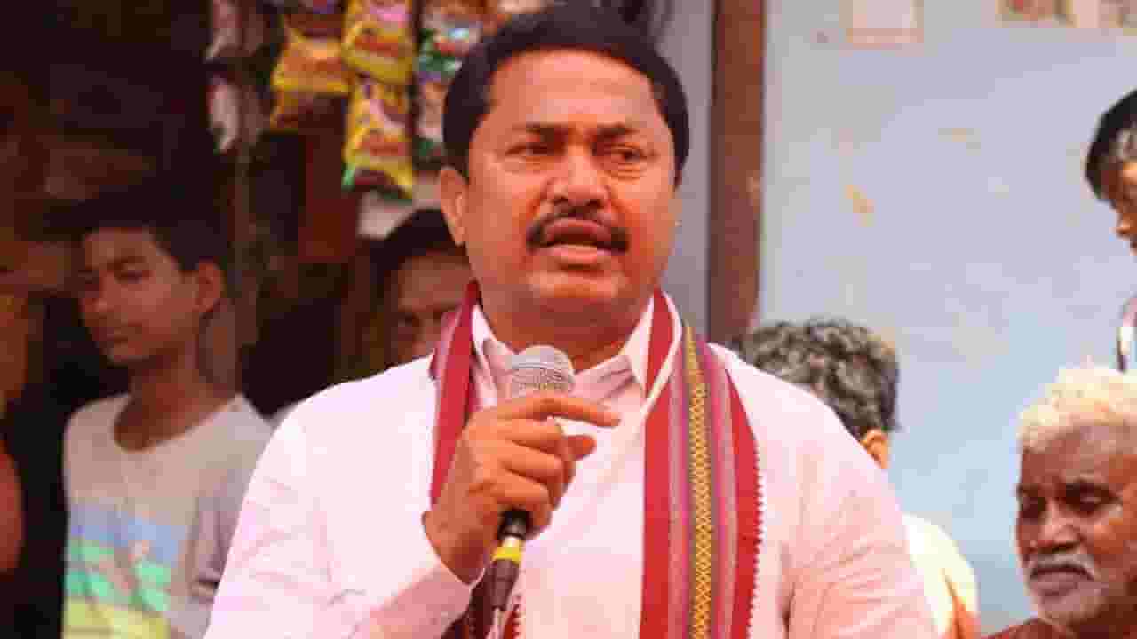 'महाराष्ट्रातील त्या दोन्ही वाचाळविरांना आवरा, अन्यथा...', नाना पटोले यांचा सरकारला इशारा 'महाराष्ट्रातील त्या दोन्ही वाचाळविरांना आवरा, अन्यथा...', नाना पटोले यांचा सरकारला इशारा