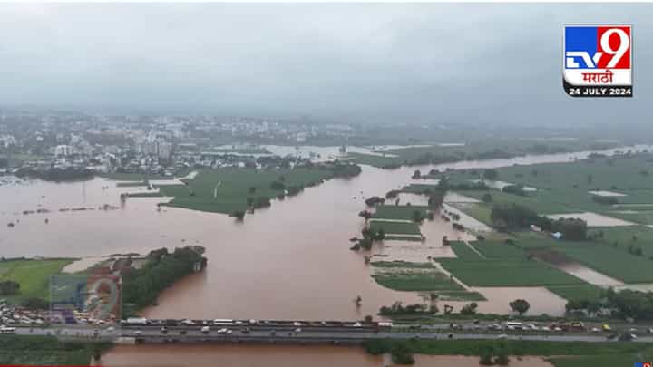 कोल्हापुराला महापुराचा धोका? 'पंचगंगे'च्या पाणी पातळीत वाढ, ड्रोनद्वारे पाहा धडकी भरवणारी दृश्य कोल्हापुराला महापुराचा धोका? 'पंचगंगे'च्या पाणी पातळीत वाढ, ड्रोनद्वारे पाहा धडकी भरवणारी दृश्य