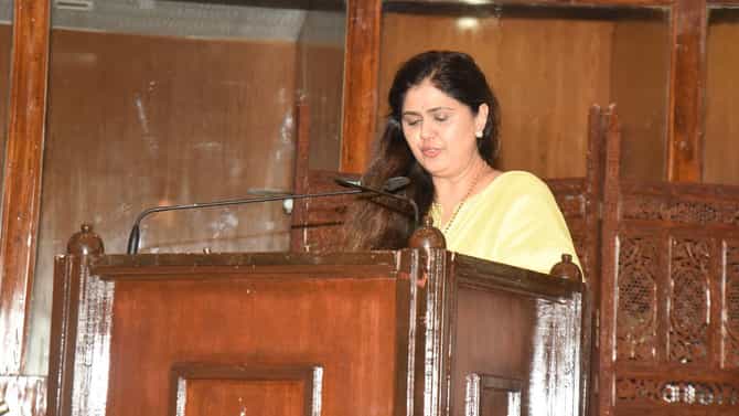 आमदारकीची शपथ घेताच पंकजा मुंडे मंत्रिपदाबाबत काय म्हणाल्या?; पंकजा यांचं मंत्रिमंडळात कमबॅक होणार?