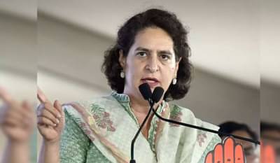 पूजा खेडकरवरुन प्रियंका गांधी यांनी सरकारला घेरलं, म्हणाल्या स्वप्न आणि विश्वासावर हल्ला