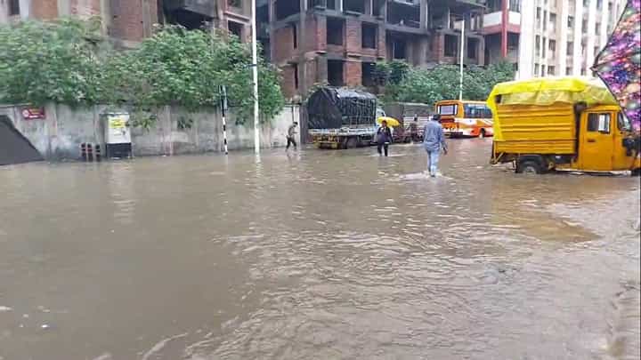Pune Rain Update : पावसाचा जोर कमी अन् पूरही ओसरला, पुणे जिल्ह्यातील बंद असलेले मार्ग कोणते? Pune Rain Update : पावसाचा जोर कमी अन् पूरही ओसरला, पुणे जिल्ह्यातील बंद असलेले मार्ग कोणते?