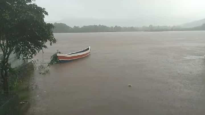रायगडमध्ये पुढील काही तासांत धुव्वाधार, 'या' नद्या इशारा पातळी ओलांडणार? हवामान खात्याचा इशारा काय? रायगडमध्ये पुढील काही तासांत धुव्वाधार, 'या' नद्या इशारा पातळी ओलांडणार? हवामान खात्याचा इशारा काय?