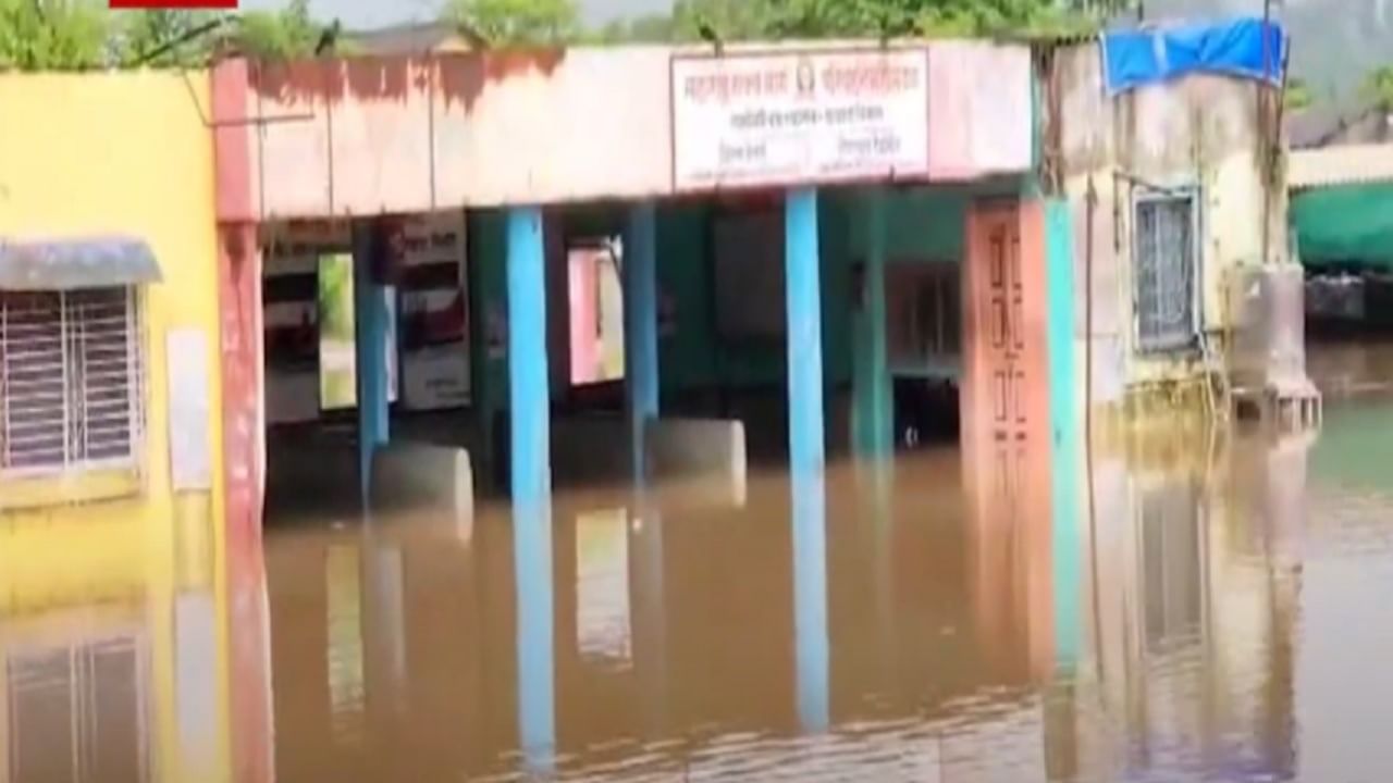 Raigad Rain Update : बस स्थानक की स्विमींग पूल, तुफान पावसानं रायगडला झोडपलं, बघा व्हिडीओ