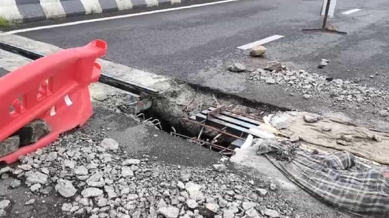 Samruddhi Highway : भलंमोठं भगदाड... याला समृद्धी महामार्ग म्हणायचं की... बघा व्हिडीओ