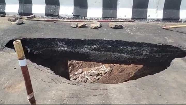 Samruddhi Highway : समृद्धी महामार्गावरील ब्रिजला भलं मोठं भगदाड, व्हिडीओ पाहून तुम्हीही म्हणाल... Samruddhi Highway : समृद्धी महामार्गावरील ब्रिजला भलं मोठं भगदाड, व्हिडीओ पाहून तुम्हीही म्हणाल...