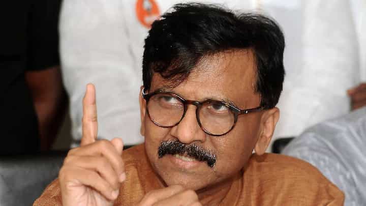 'लाडक्या बहिणी-भावा'वरून राऊतांचा थेट मुख्यमंत्र्यांना सवाल, शिंदेंच्या बहिणीचं, सुनेचं घर... 'लाडक्या बहिणी-भावा'वरून राऊतांचा थेट मुख्यमंत्र्यांना सवाल, शिंदेंच्या बहिणीचं, सुनेचं घर...