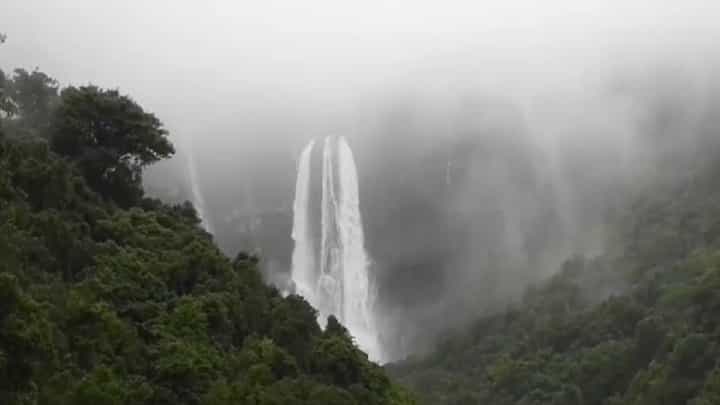 डोळ्यांचं पारणं फेडणारा कोयनेतील ओझर्डे धबधबा तुम्ही पाहिलाय का? नसेल तर एकदा हा व्हिडीओ बघाच डोळ्यांचं पारणं फेडणारा कोयनेतील ओझर्डे धबधबा तुम्ही पाहिलाय का? नसेल तर एकदा हा व्हिडीओ बघाच