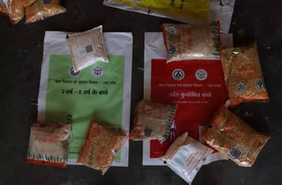 धक्कादायक, माता-बालक पोषण आहारात चक्क साप सापडला