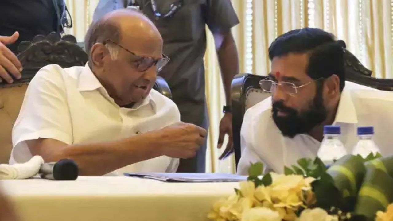 शरद पवार आणि एकनाथ शिंदे यांची 10 दिवसात 2 वेळा भेट, ठाकरे गटात चिंता, सूत्रांकडून मोठी बातमी शरद पवार आणि एकनाथ शिंदे यांची 10 दिवसात 2 वेळा भेट, ठाकरे गटात चिंता, सूत्रांकडून मोठी बातमी