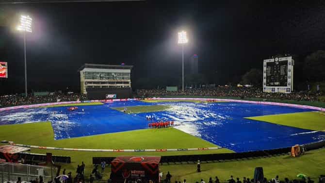 SL vs IND Rain: टीम इंडियाला रोखत वरुणराजाची बॅटिंग सुरु, पावसामुळे खेळ थांबला
