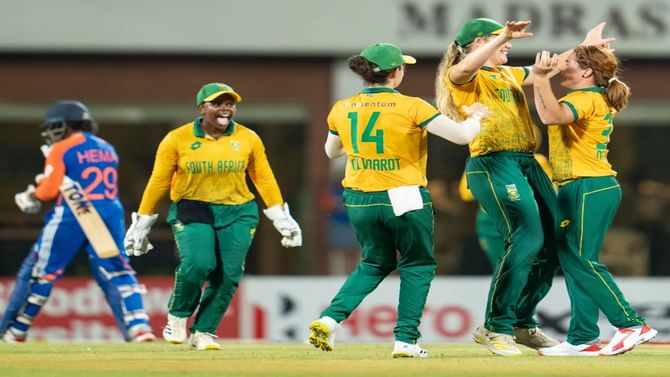 दक्षिण आफ्रिकेची विजयी सलामी, टीम इंडियावर 12 धावांनी मात