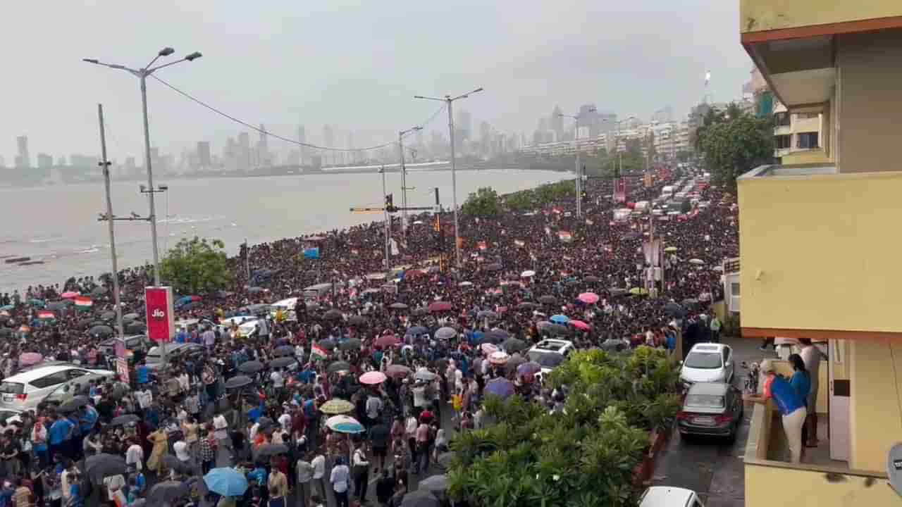 अविस्मरणीय क्षणांचे साक्षीदार व्हा, टीम इंडियाच्या सेलिब्रेशनचा पाहा Live VIDEO