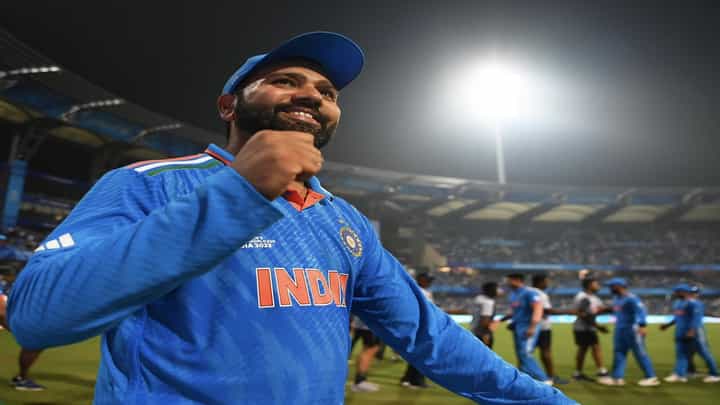 Team India Victory Parade : मुंबईचा राजा रोहित शर्मा, मरीनसह वानखेडेवर हिटमॅनच्या नावाचीच घोषणा, बघा व्हीडिओ Team India Victory Parade : मुंबईचा राजा रोहित शर्मा, मरीनसह वानखेडेवर हिटमॅनच्या नावाचीच घोषणा, बघा व्हीडिओ