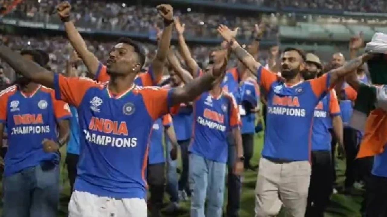 विराट, हार्दिकसह अख्ख्या वानखेडेने म्हटलं 'वंदे मातरम', अंगावर शहारे आणणारा हा VIDEO एकदा पाहा विराट, हार्दिकसह अख्ख्या वानखेडेने म्हटलं 'वंदे मातरम', अंगावर शहारे आणणारा हा VIDEO एकदा पाहा