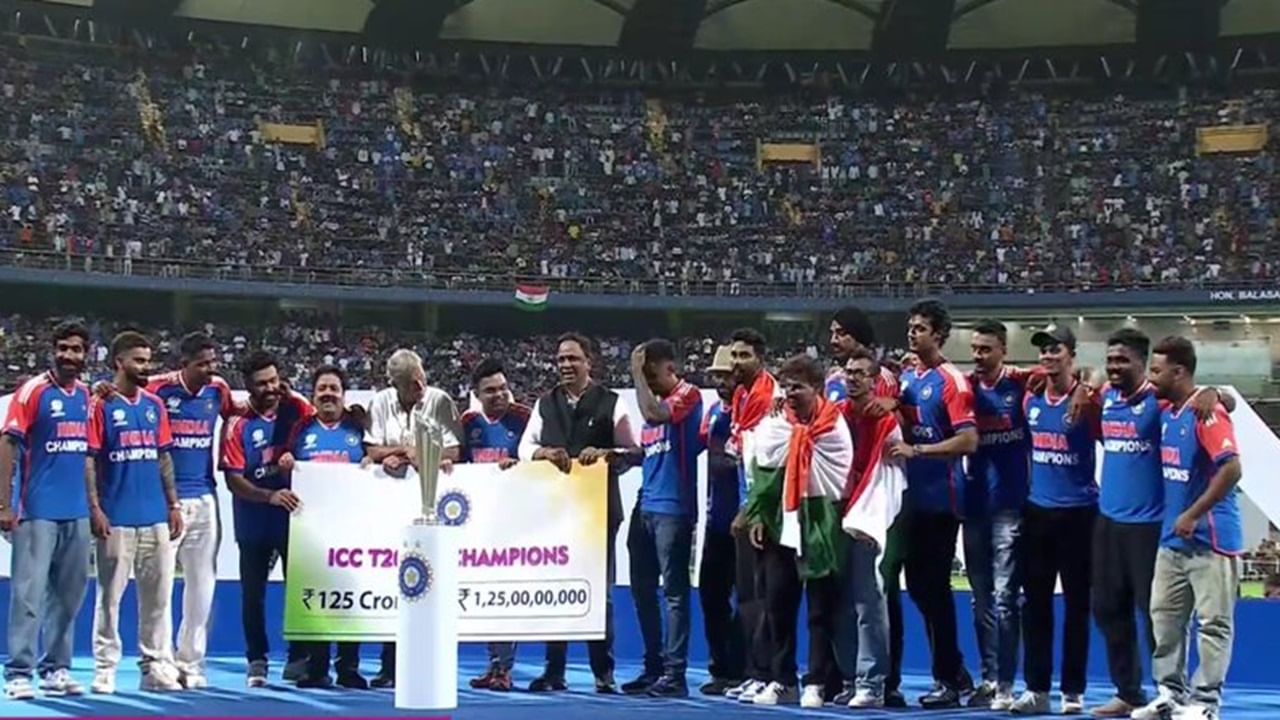 Team India Victory Parade Highlights in Marathi: विजयी मिरवणूक यशस्वीरित्या पार, कॅप्टन रोहितने चाहत्यांचे मानले आभार