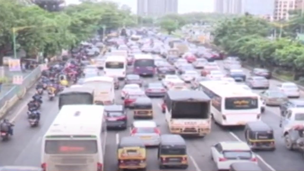 ठाण्यात प्रचंड वाहतूक कोंडी, तीन हात नाका ते मुलुंडपर्यंत वाहनांच्या लांबच लांब रांगा